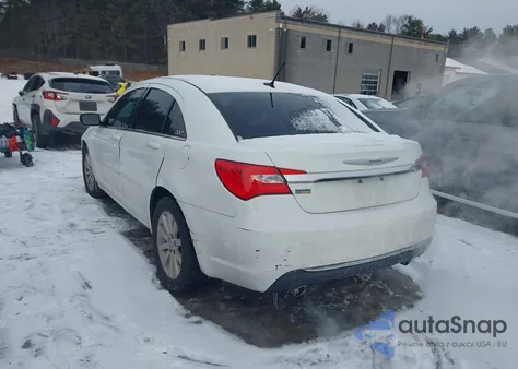 2013 Chrysler 200 Touring z USA, uszkodzony, nr VIN 1C3CCBBG5DN732051